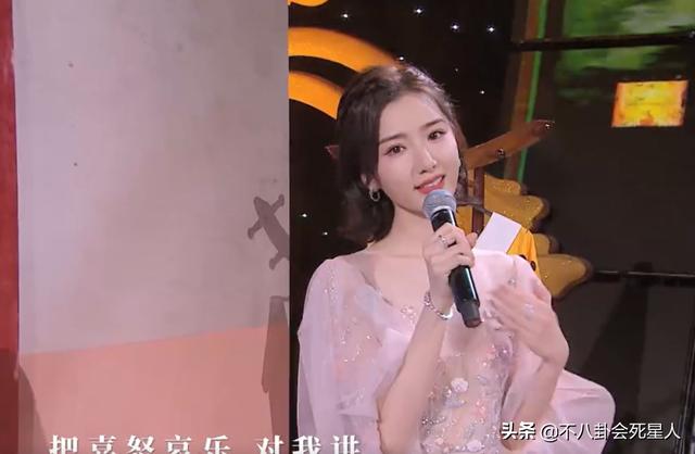 12位女星卫视春晚状态！杨颖唐嫣美得亮眼，关晓彤大长腿厉害了