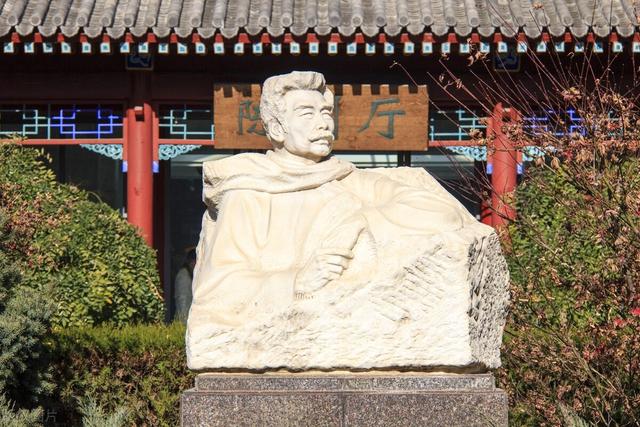 内蒙古：因就餐卡把女教师打骨折，中学副校长的粗暴行为引人深思