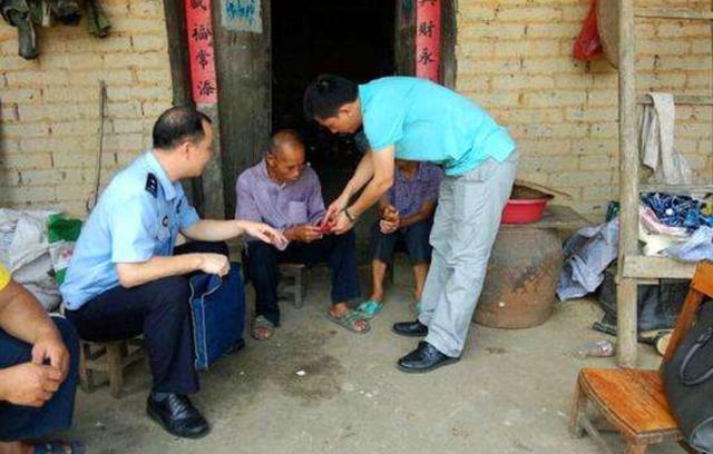 云南一县委书记落马记：和商人打牌“赢”641万，13年敛财1188万