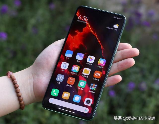 仅2799元，12GB+256GB，小米爆款旗舰售价亲民，好评率高达95%