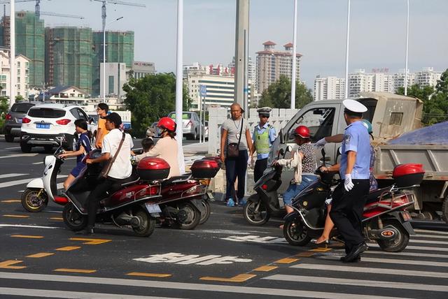 5月1日起，电动二轮、电动三轮、老年代步、摩托车，上牌有3变化