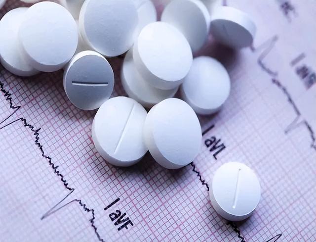 高血脂吃他汀一定会伤肝？辟谣：做好这5点，有效降低风险