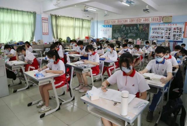 多地中小学“暑假时间”出炉，看到放假天数，学生和家长反响不一