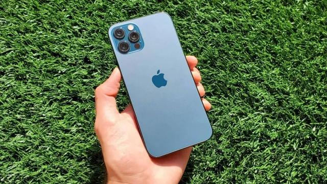 为什么普通人经常用七八千的苹果手机，有钱人却独爱国产手机？