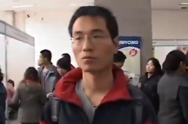 农民父亲供儿子读本科，结果儿子毕业后却当了保安，月薪仅有600