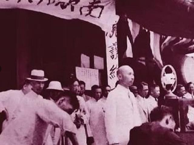 1961年，中央获绝密情报，伟人命令立即发给蒋介石：有人要暗杀你