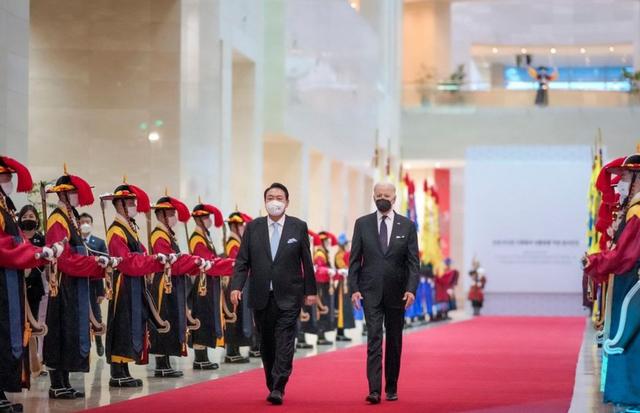 韩国人的脸被丢尽了！拜登扔出一张照片，尹锡悦遭全国声讨