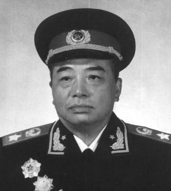 周恩来与彭德怀情谊深厚，彭德怀逝世后，周恩来秘密保护其骨灰盒