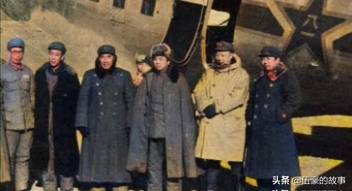 「罕见」周恩来和十大元帅的同框照，张张珍贵，尽显功勋风采