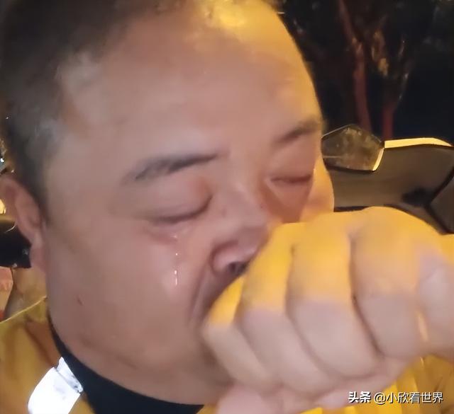 北京一男子半夜休息时感叹生活不易, 一句话让人破防: 加油陌生人