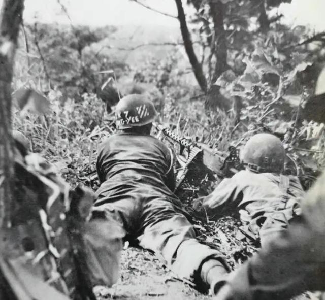 朝鲜战争美军士官回忆：中国人跳进阵地，捅死看到的每个美国人