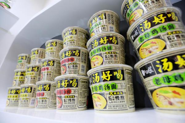 被土坑酸菜“带火”的白象，要走鸿星尔克的老路？热潮退却会如何