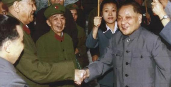 1973年邓小平回到北京，尤太忠去到住处看望：我给你拿几条好烟来