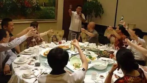 2019年，浙江男子打工一天赚30万，高兴过度患精神病俩月花掉80万