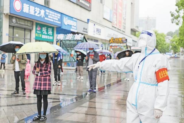 10天感染超900例，这座百万人口小城经历了什么