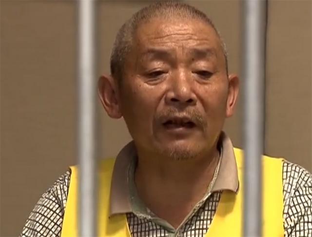2019年，63岁老汉持刀捅死亲生儿子，毫不后悔还放言：他死了活该