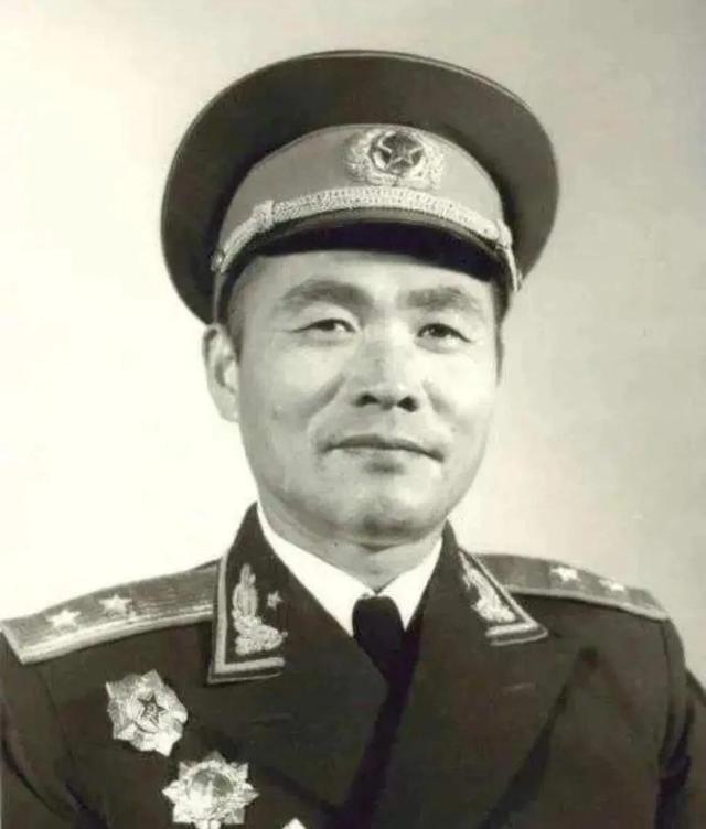 1955年首次授衔，177名中将时任职务简述，附各自戎装照片