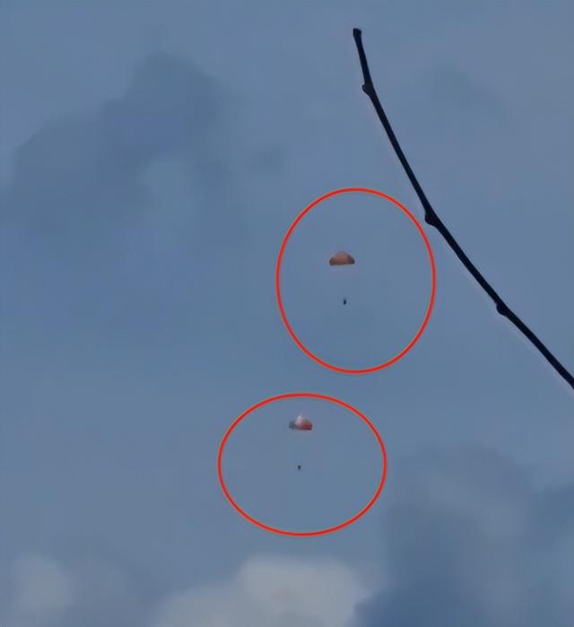 韩国2架军机相撞坠毁，4人遇难，为什么军机有降落伞，客机没有？