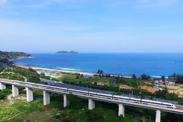 全球唯一的環島高鐵：環島海南全程風景如畫，堪稱是旅行必備線路