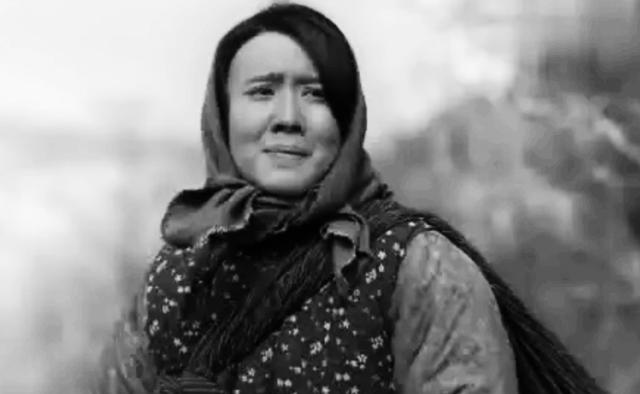 1949年，女乞丐找到政府，将破棉衣里的16两黄金上交，后来如何了