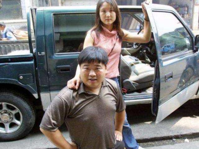 唐毅：7岁失去双腿，21岁借300元创业，如今资产上亿、娶妻生子