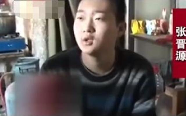 15岁男孩当“钉子户”,断水断电也不搬,背后隐情连拆迁队都心软了