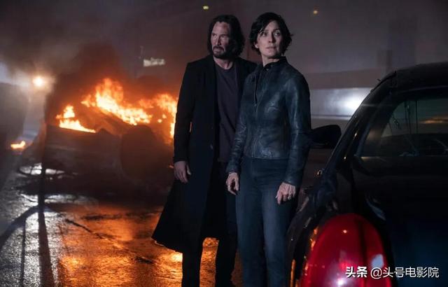 《黑客帝国4》口碑出炉！喜欢的打满分神作，批评者嘲笑是翻拍