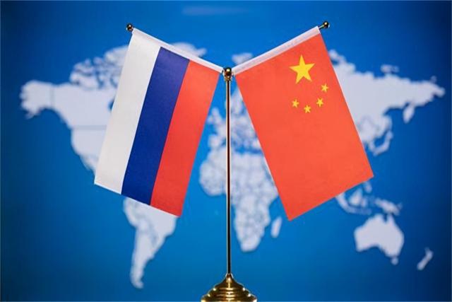 中俄联合声明第3天，拜登连出2招，没等中国有事，美国可能先倒下