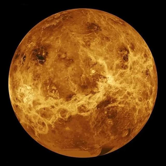 美苏两国发射的探测器所拍摄到的金星照片