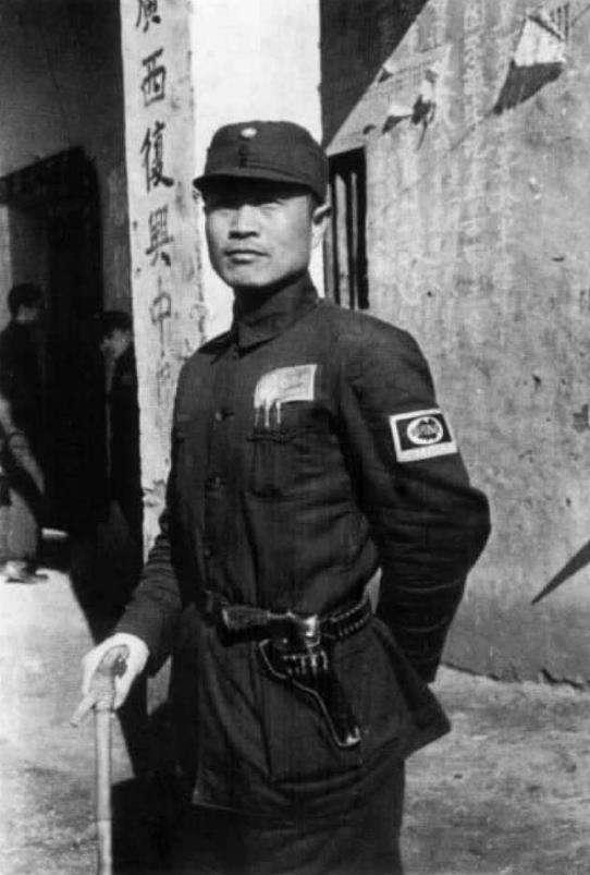 陈官庄全军覆没，杜聿明被俘后吐槽：邱疯子害了我