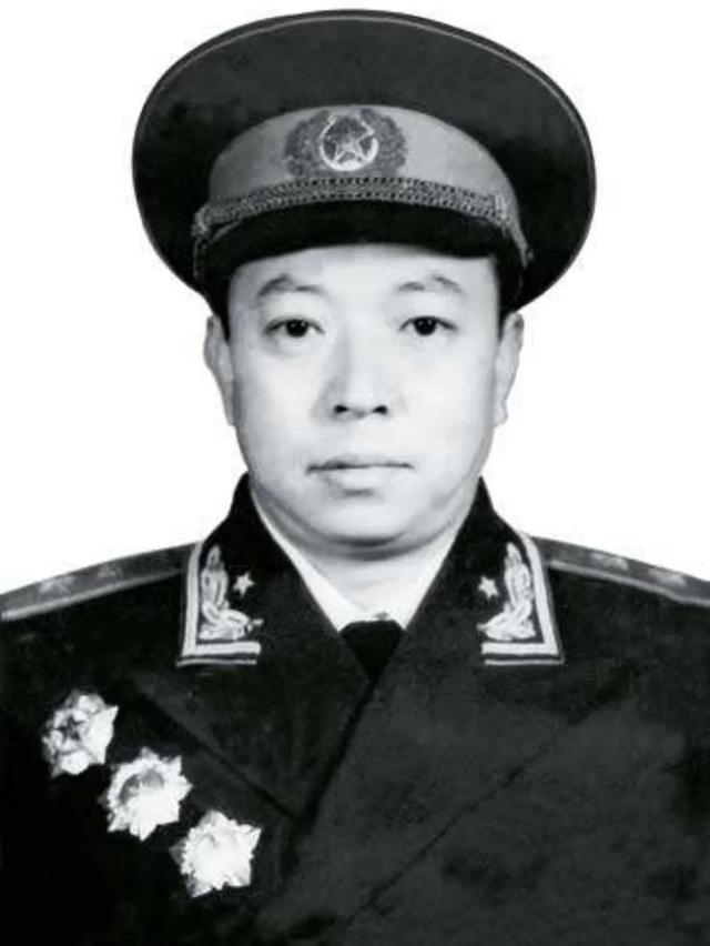 1955年首次授衔，177名中将时任职务简述，附各自戎装照片