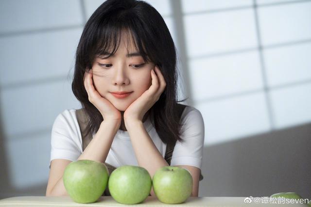《请叫我总监》后，谭松韵又一新剧官宣，看到男主角，神仙选角