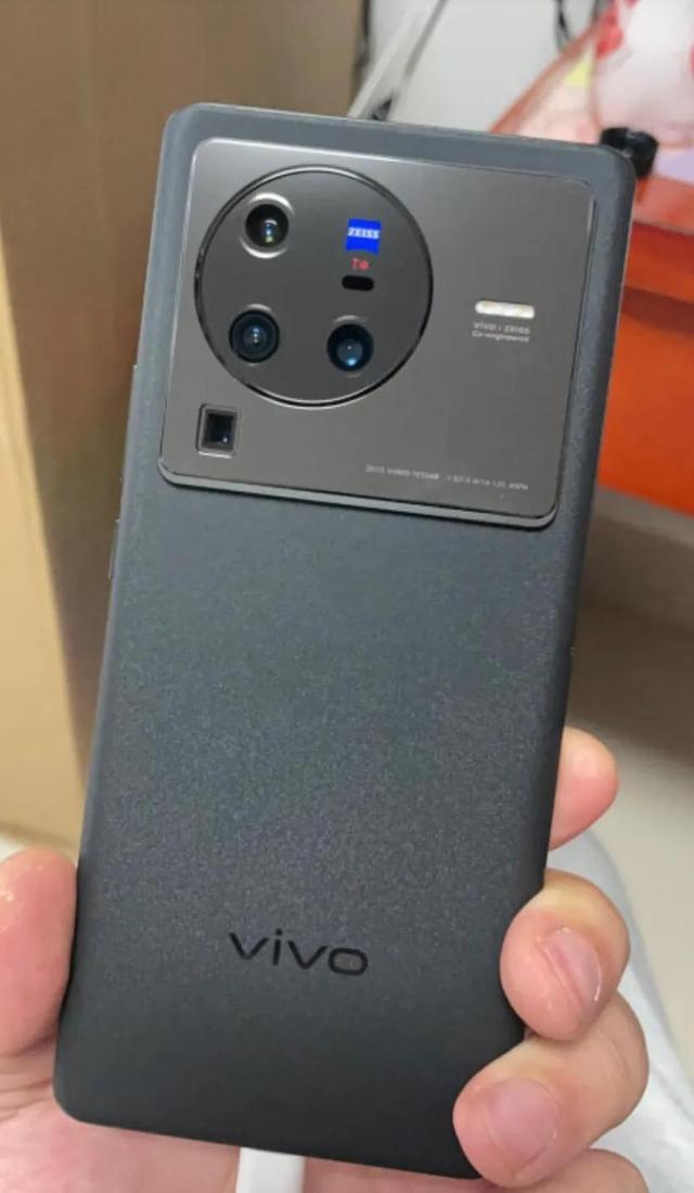 ￼￼vivo X80 Pro 至黑入手，手感超级棒，国产加油