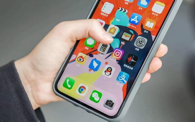 iOS15.2三小时续航实测，超越上个版本！网友为何差评不断？