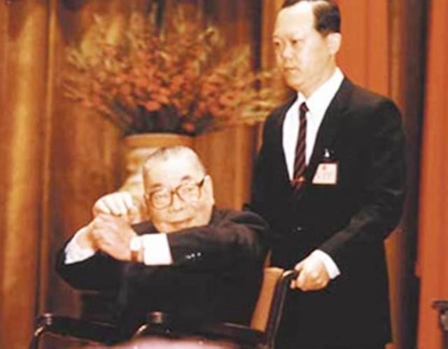 在得知蒋经国离世后，沉默许久的宋美龄落寞又悲伤地说了句话