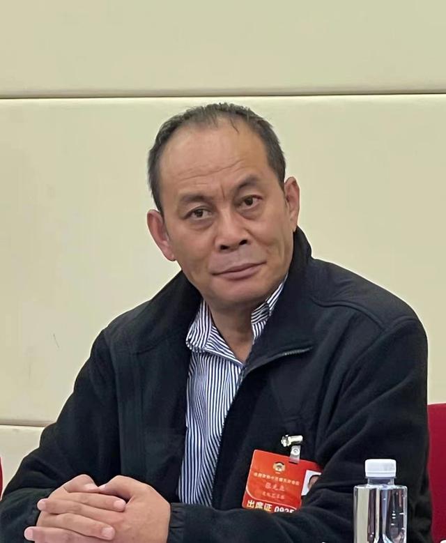 老戏骨出席会议！张光北罕露面，张凯丽皮裤吸睛，成龙低调站角落