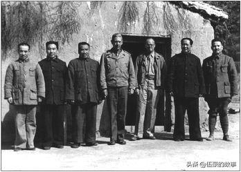 「罕见」周恩来和十大元帅的同框照，张张珍贵，尽显功勋风采