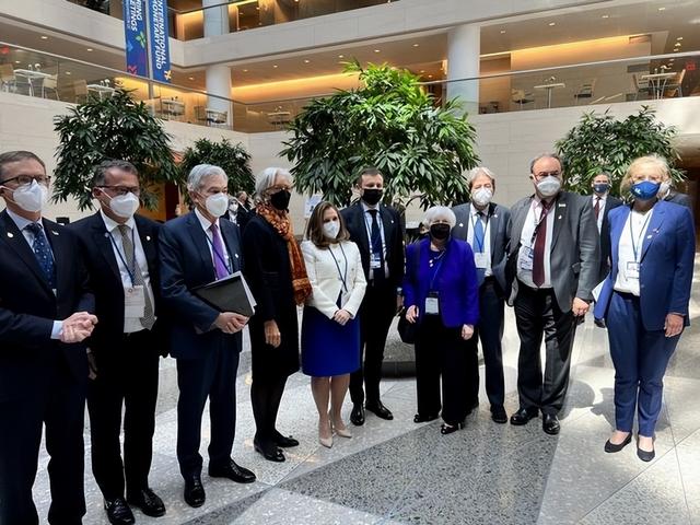 美国高兴太早，G20会议美英加集体离席后，印尼仍邀请普京参峰会