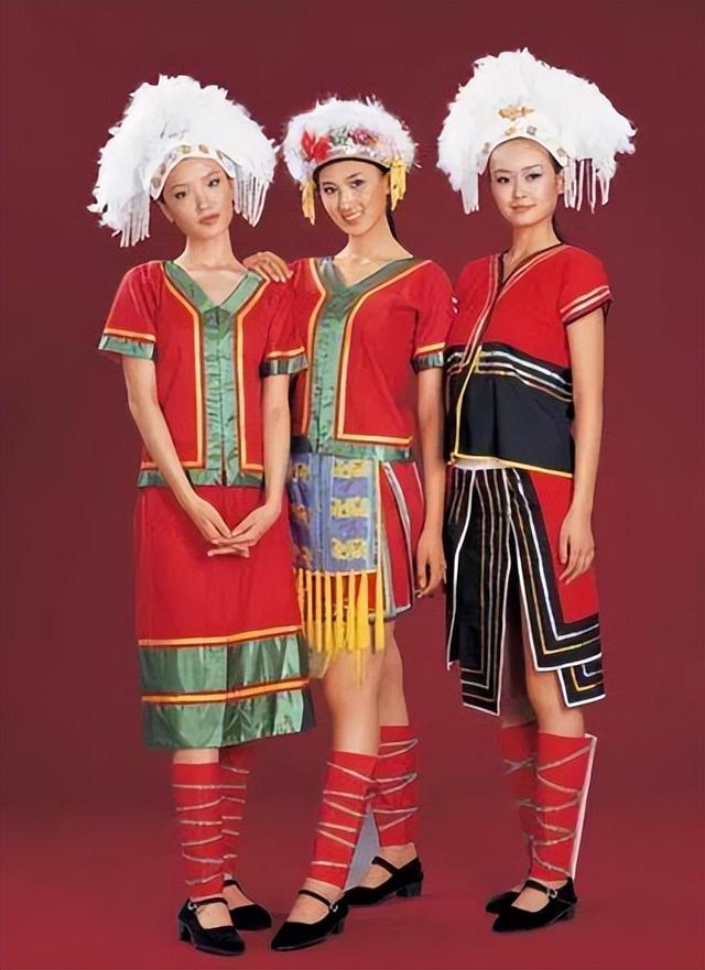 三个少数民族歌手组合图片
