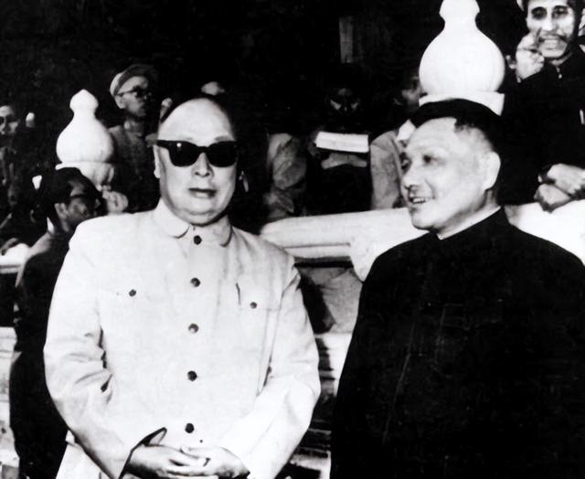 1972年，毛主席穿睡衣参加陈毅追悼会，遗孀眼含泪花：您怎么来了