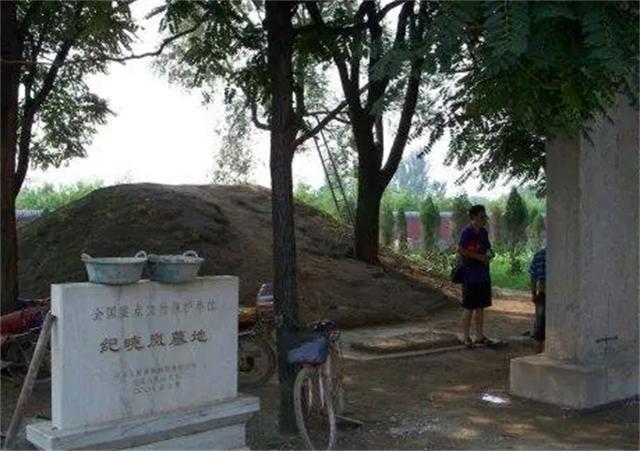1966年，河北出土纪晓岚墓