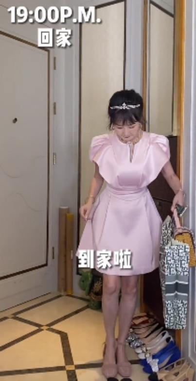雪瑞姑姑：“冻龄奶奶”走红网络，抖音第一富婆，62岁活成18模样