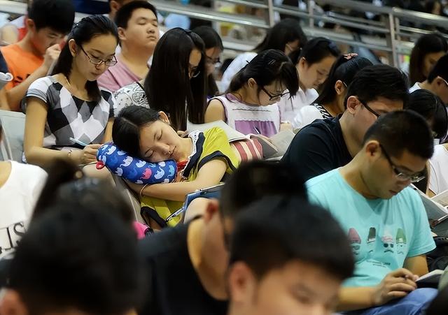 南开大学教师与女生有不正当关系，已被解聘，女生的行为也有目的