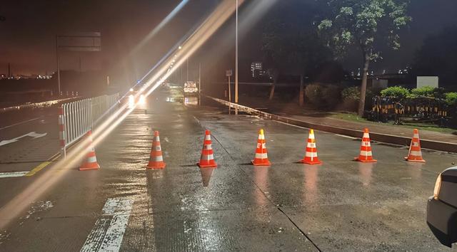 冷空气南下暴雨持续下，交警硬核救援刷遍朋友圈！