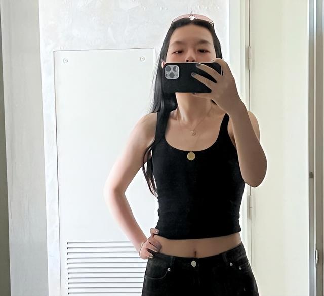 李咏妻子分享女儿最新动态：老公离世快4年，女儿也长大成熟了