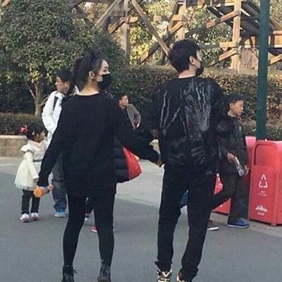 和赵丽颖离婚后，冯绍峰过得怎样了？