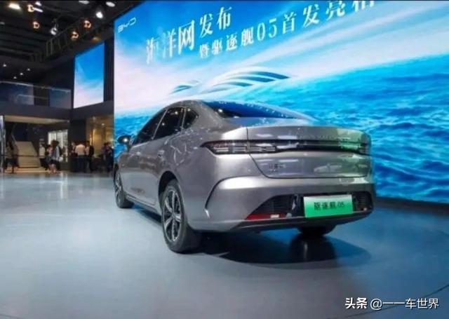 售价高度相似，比亚迪双线战略开启，是内耗还是一箭双雕？