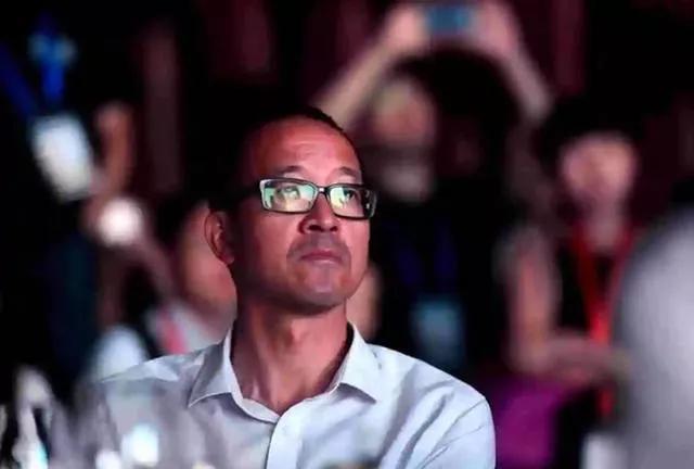 新东方遭遇破产，俞敏洪：时代抛弃你的时候，悄无声息