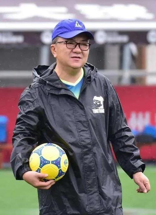 小品演员和国足要交换一下工作，相声大佬不干了？