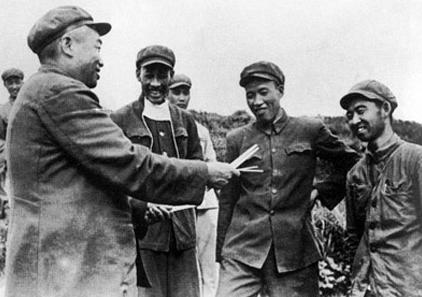 51年彭德怀从朝鲜回国，参加军委会议，大发脾气：难道战士不爱国